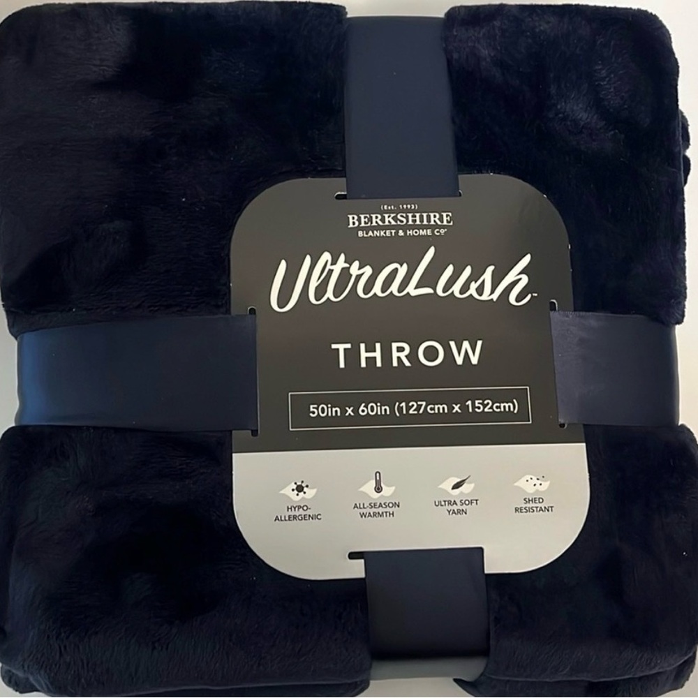 Berkshire UltraLush Midnight Throw Blanket Cozy Midnight Blue NWT Final Sale